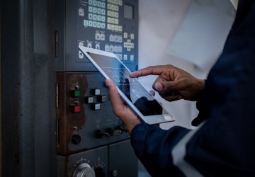 Engineer on tablet doing maintenance management