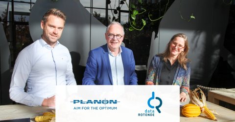 Xander van Rijn (Manager Bouw & Installatie Datarotonde), Pierre Guelen (Founder & CEO Planon) & Erma van Alebeek (Commercieel Manager Datarotonde)