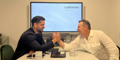Two men shaking hands on Ditenso & Planon partnership